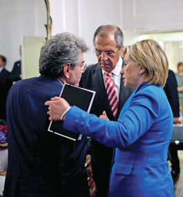 AWAY FROM THE TABLE: Samore, Russian Foreign Minister Sergey Lavrov and U.S. Secretary of State Hillary Clinton confer during a September 2009 bilateral meeting with the Russians in New York City.